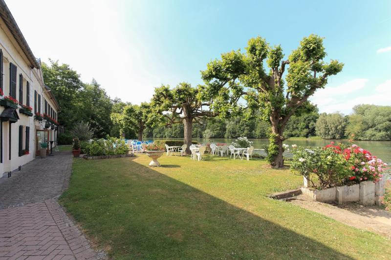 Double Room River Side image 2