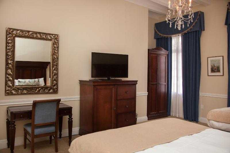 Suite with Two Queen Beds image 3
