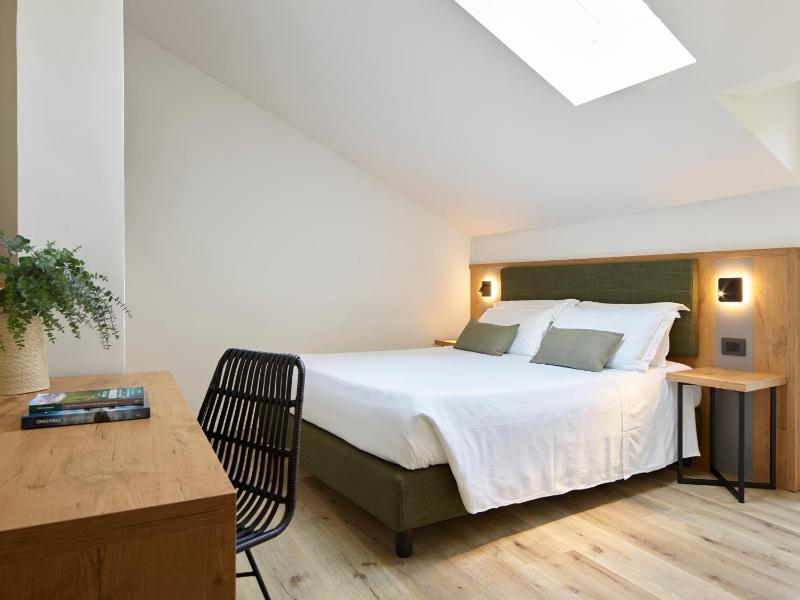 Deluxe Room image 1