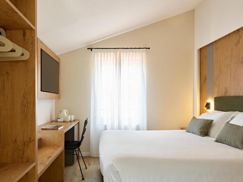 Small Double Room image 1