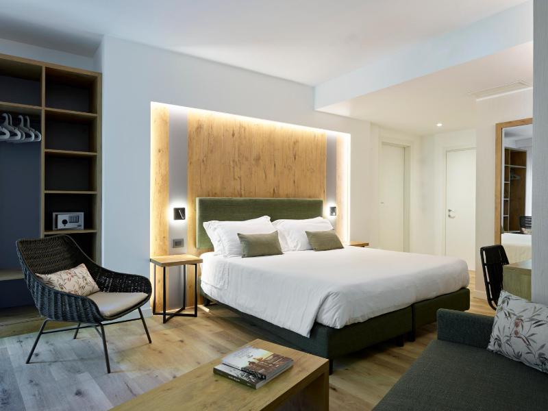 Superior Double Room image 1