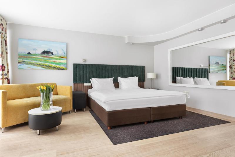 Studio with Spa Bath image 2