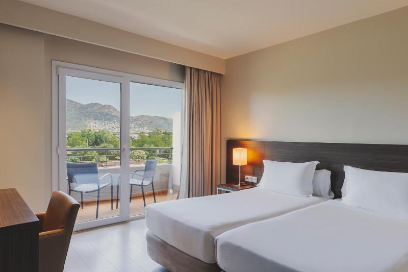 Twin Room with Pool View image 3