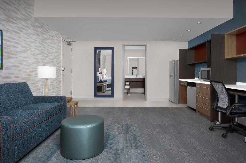 Studio Suite with Two Queen Bes and Bath Tub - Mobility Accessible image 4