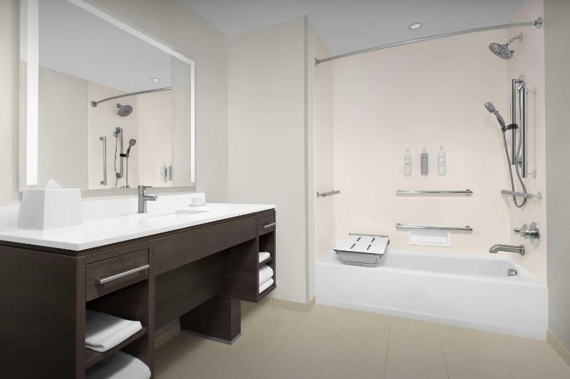 Studio Suite with Two Queen Bes and Bath Tub - Mobility Accessible image 2