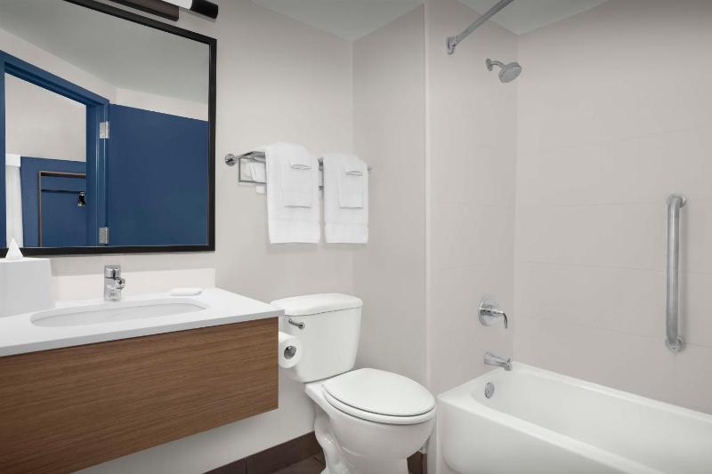 King Room image 2