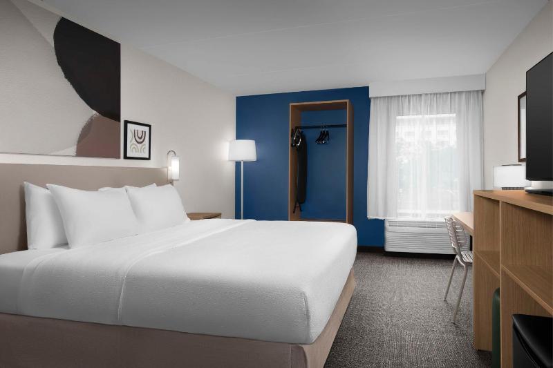 King Room image 3