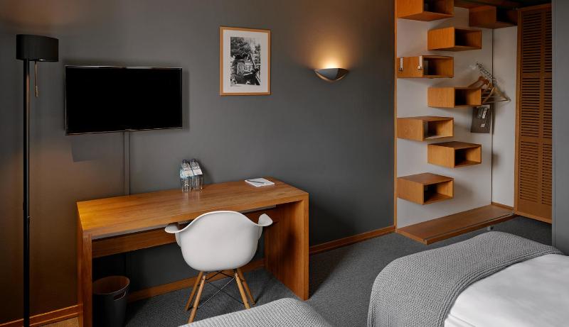 Standard Twin Room image 2