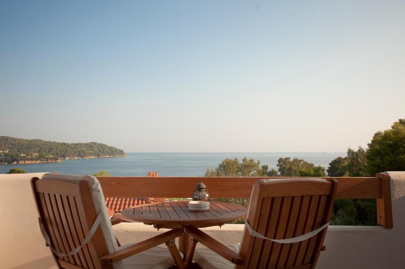 Deluxe Twin Room with Sea View image 3