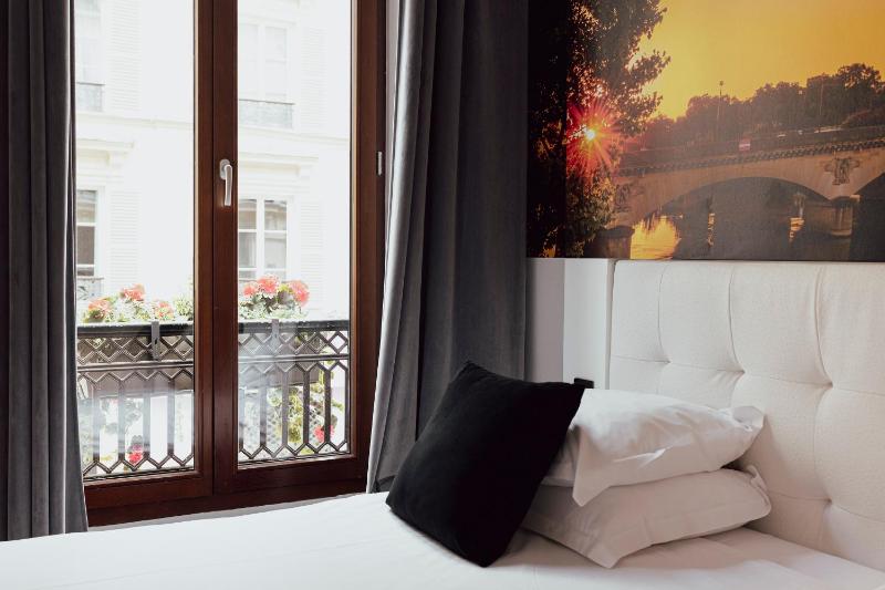 Superior Deluxe double or twin room with street view or courtyard for 2 people (extra beds with extra fees available) image 1
