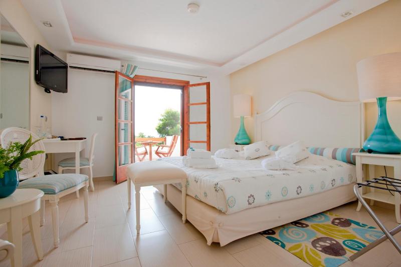 Executive Double Room with Sea View image 2