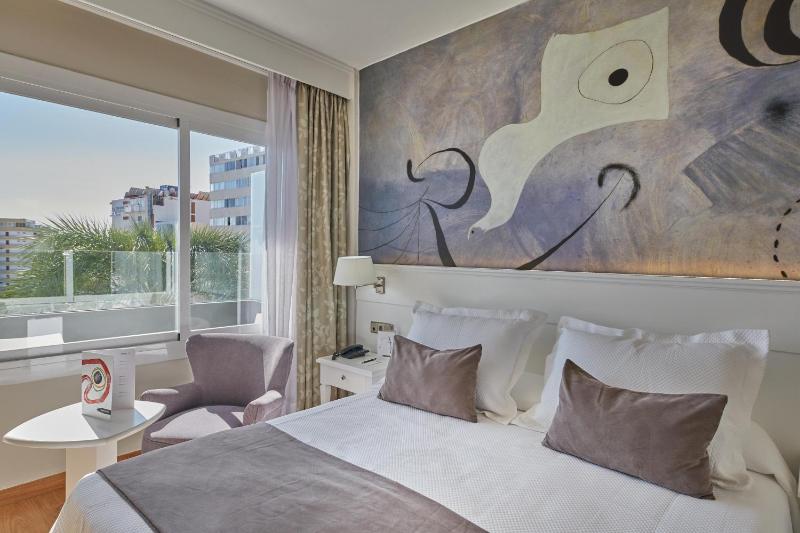 Premium Room with Pool View image 4