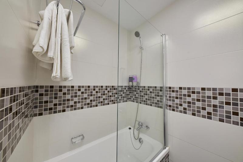 Premium Room with Sea View image 2