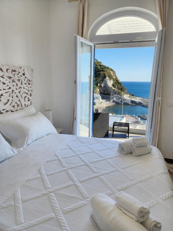 Divina Seaside Suite Ischia - image 1