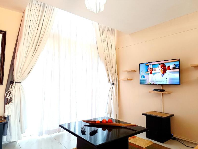 Best location Extra King Bed - image 12