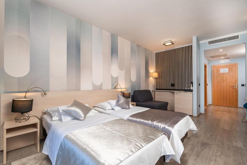 Superior Double Room with Patio image 1