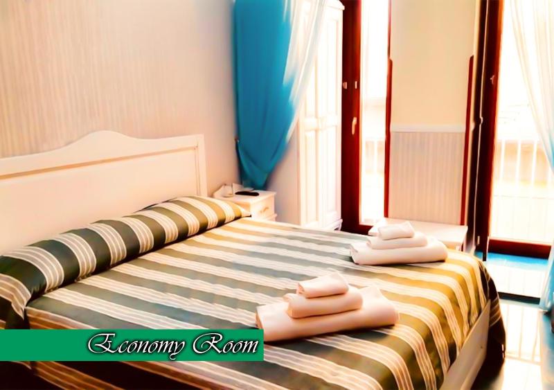 Economy Double Room image 4