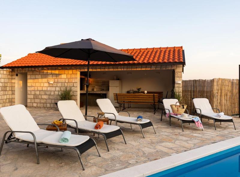 Villa Source with Private Pool - image 3