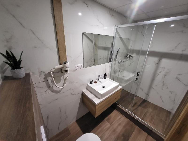 Superior Deluxe Double or Twin Room  image 4