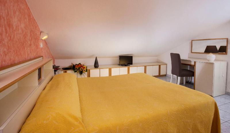Double Room - Attic image 1