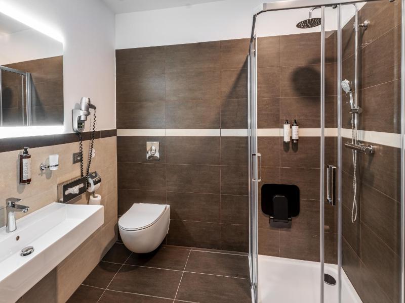 Deluxe Twin Room image 4