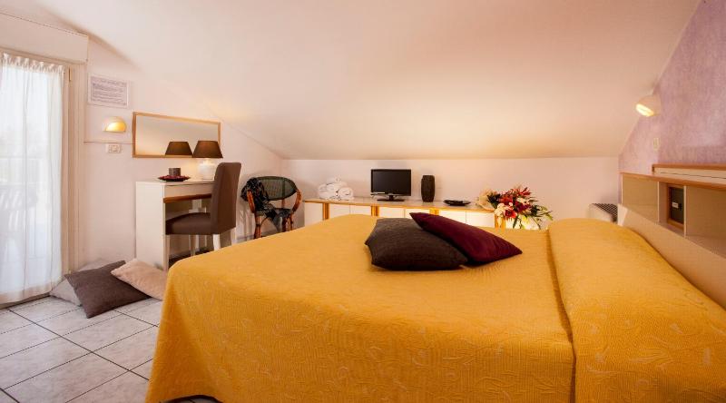 Double Room - Attic image 4