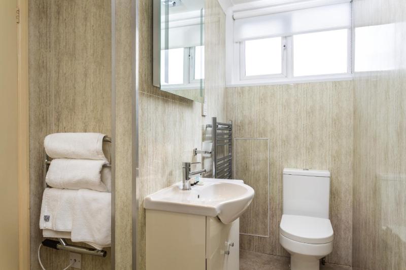 Double Room with Sea View image 4