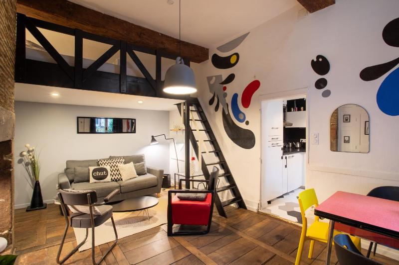 Studio with Balcony image 1