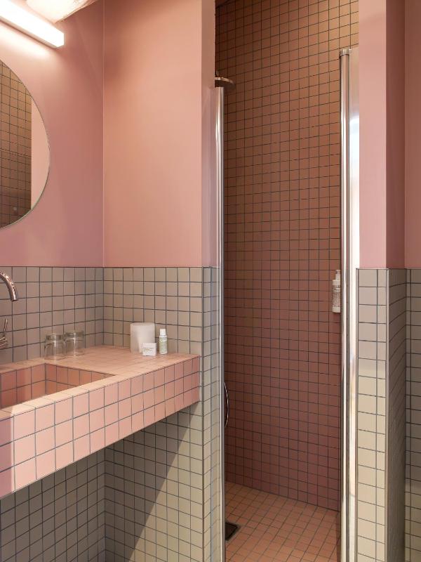 Two Connecting Double Rooms image 1