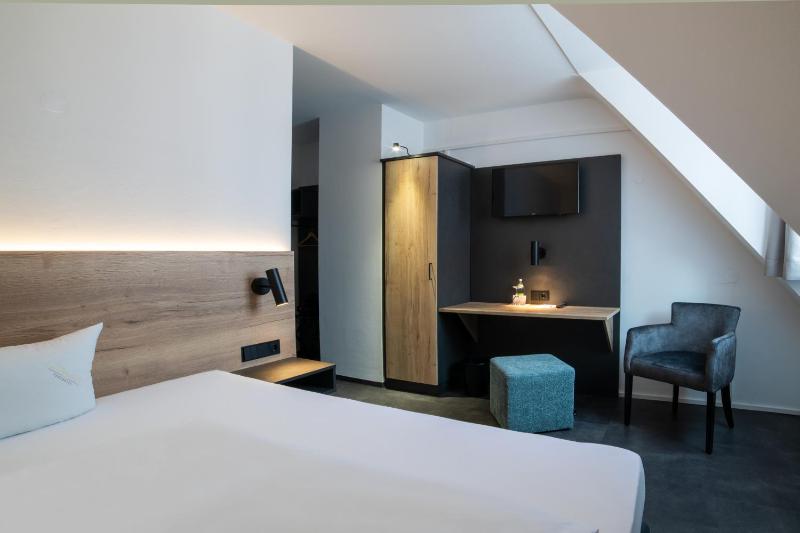 Business Single Room image 1