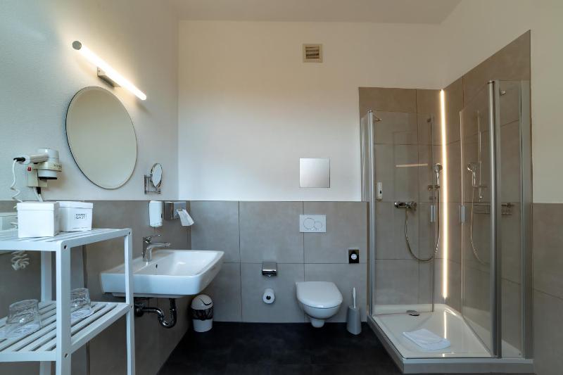 Standard Single Room image 4