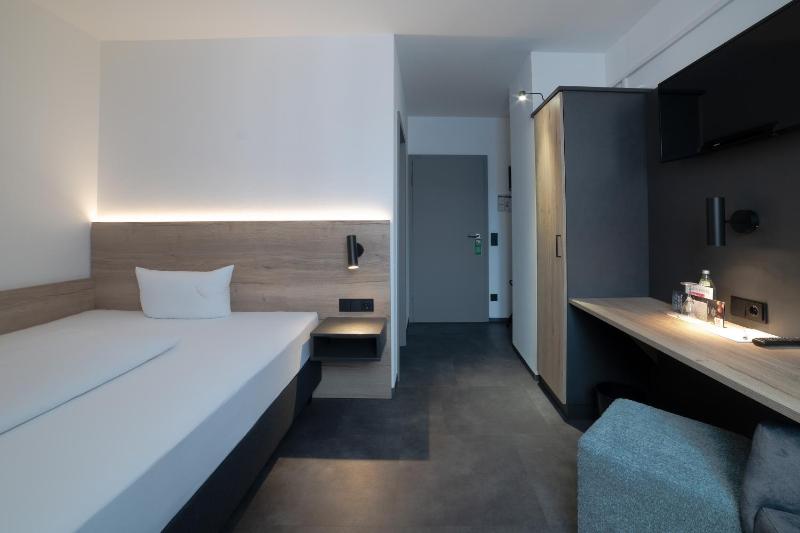 Business Single Room image 3