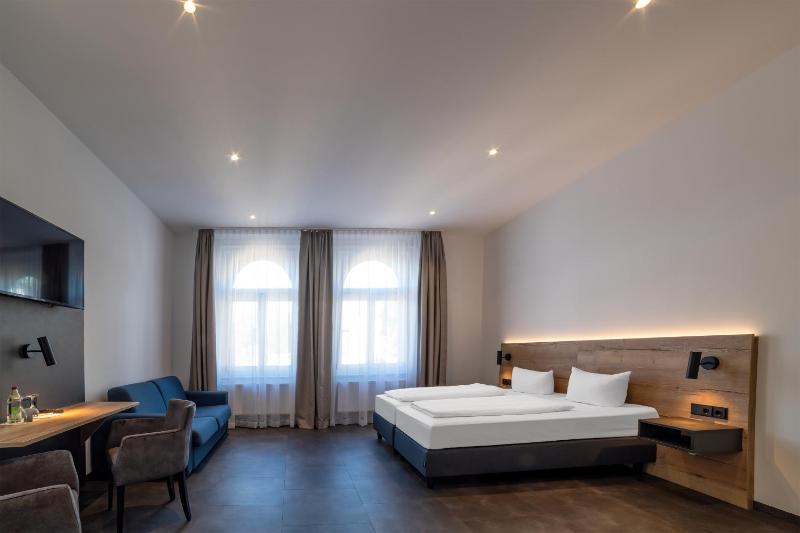 Business Double Room with Extra Bed image 1