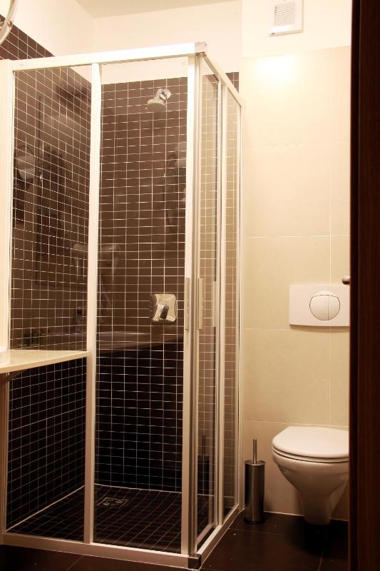 Grand Double Room image 3