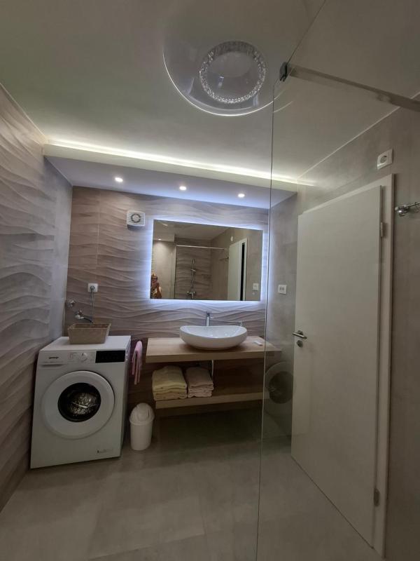 One-Bedroom Apartment with Terrace image 3