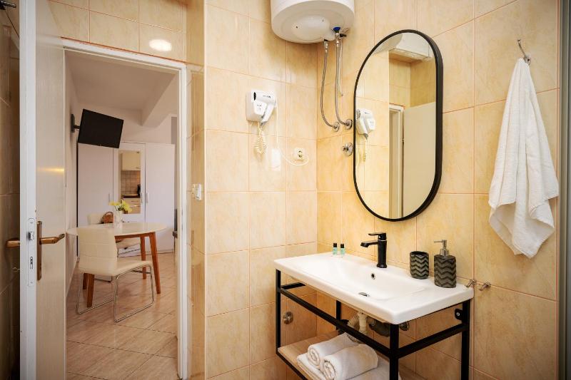 Superior Studio with Balcony and Sea View image 3