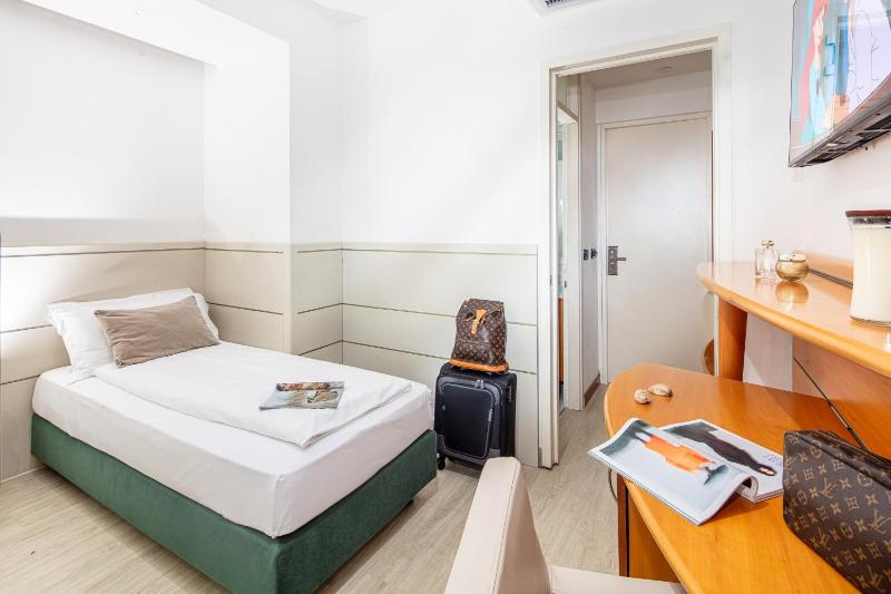 Single Room image 1