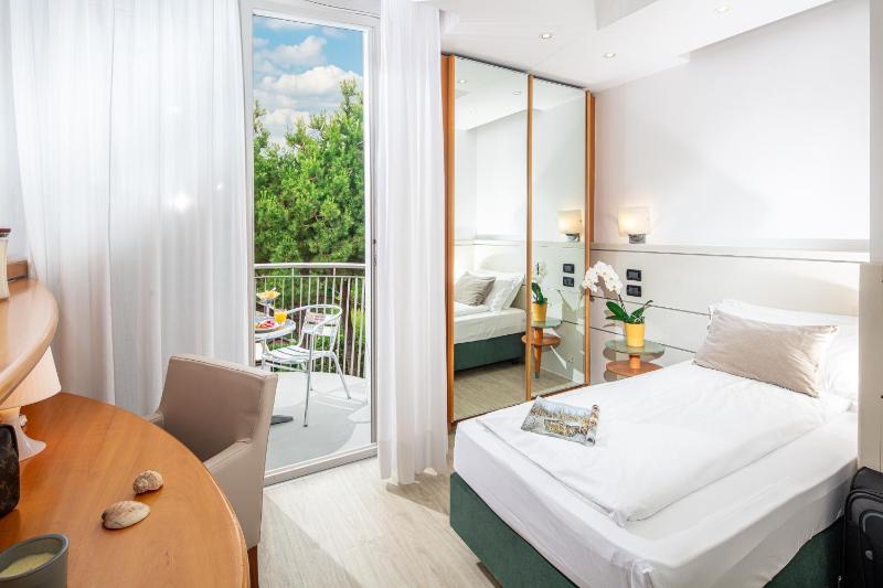 Single Room image 3