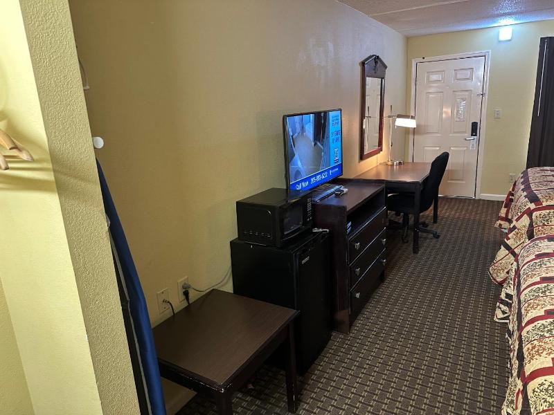 Double Room with Two Double Beds - Smoking image 2