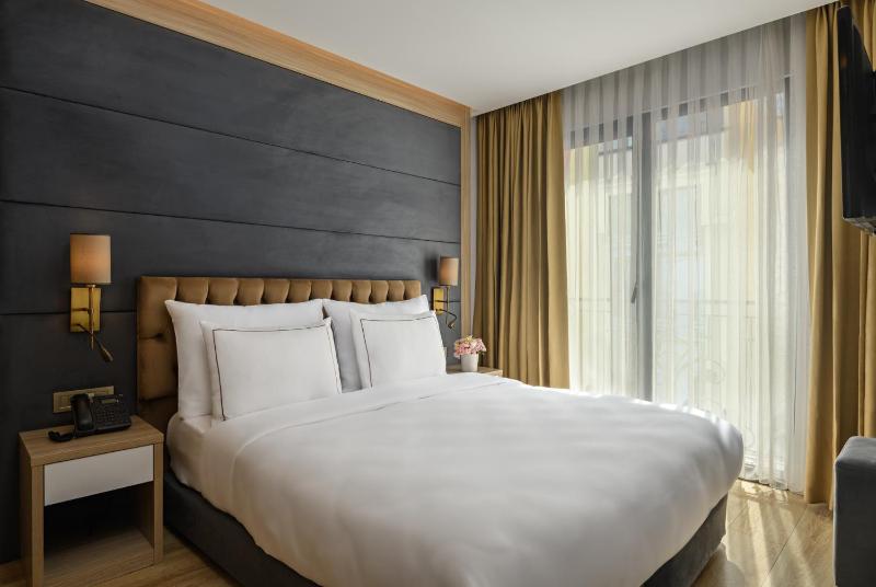 Standard Double Room image 3