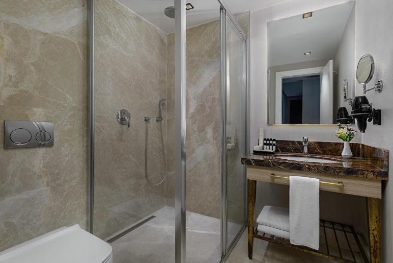 Superior Double Room image 3