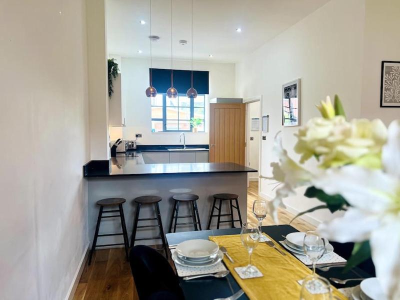 Twilight House -Wyndale Living- B'ham JQ Townhouse - image 26