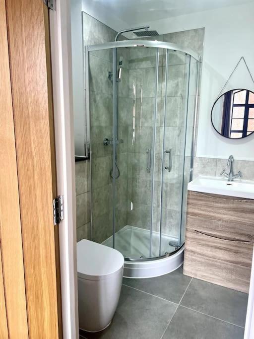 Twilight House -Wyndale Living- B'ham JQ Townhouse - image 7