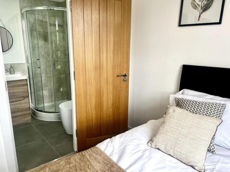 Twilight House -Wyndale Living- B'ham JQ Townhouse - image 25