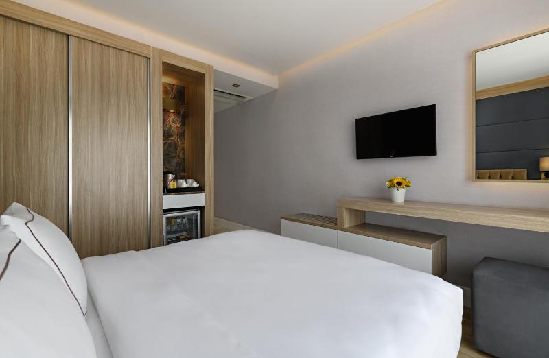 Deluxe Double Room image 3