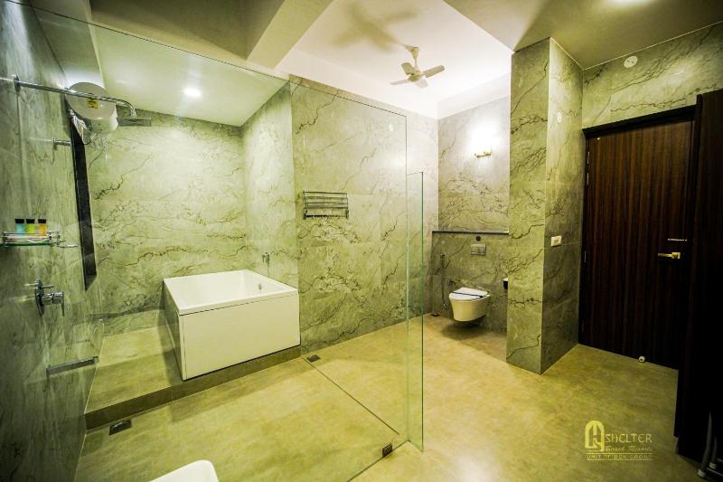 Shelter Beach Resort - image 4
