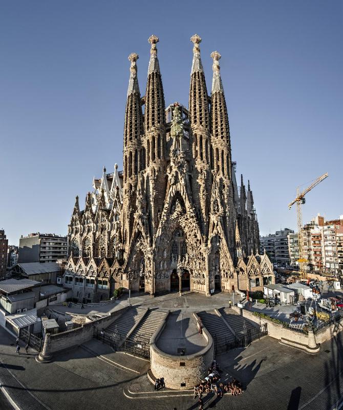 2-bedroom Bright and Classic Sagrada Familia Apartment - image 3