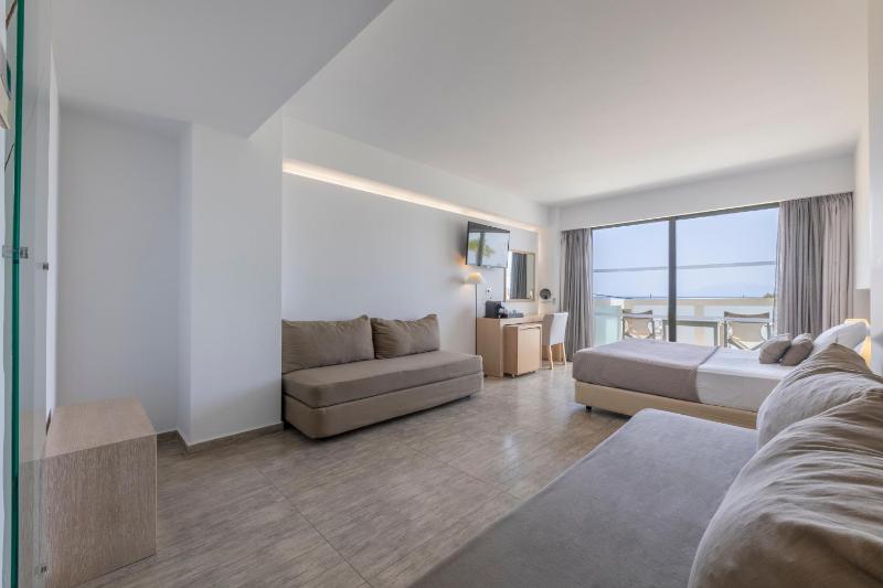 Family Room image 4