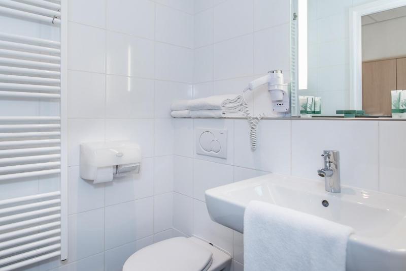 Deluxe Sea Side Loggia and Elevator Access Twin Room image 2