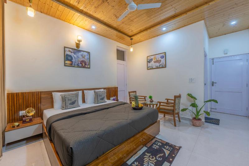 INDER PALACE Near Mall Road by star view Kasauli - image 3